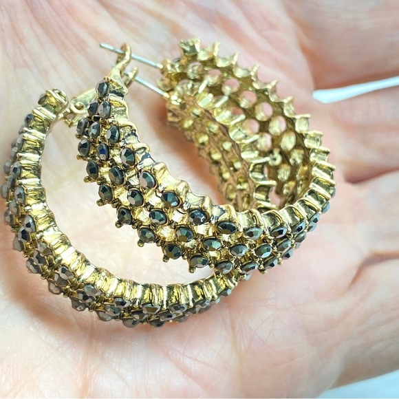 Hoop Earring Pierced Post Style Goldtone - Picture 3 of 7